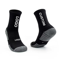 Créez vos propres chaussettes de sport décontractées pour hommes en coton de haute qualité avec logo sur le revers, en couleurs personnalisées, pour votre marque privée.