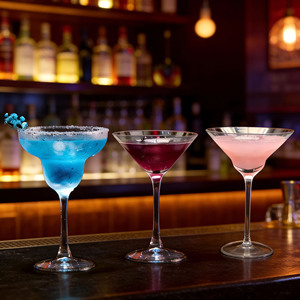 Copa de Martini Extra Alta de Estilo Moderno <span class=keywords><strong>y</strong></span> Minimalista, Copa de Cóctel Kimura, Copa con Tallo Creativa <span class=keywords><strong>y</strong></span> Distintiva - Product Image 1