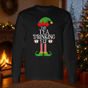 T-shirt a maniche lunghe con stampa Tea Drinking Elf, abbigliamento natalizio coordinato per la famiglia - Product Image 2