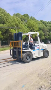 Chariot élévateur TCM de 3 tonnes avec moteur et roulements, excellente performance de maniabilité, flexible dans les espaces restreints - Product Image 4