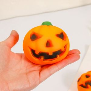 Joyeux Halloween : Lanterne Citrouille 7cm en TPR, Jouet Squishy Créatif Anti-Stress, Cadeau pour Enfants et Adultes, Jouet à Presser pour Soulager le Stress - Product Image 3