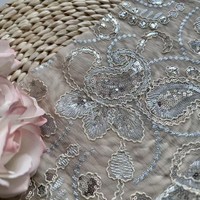2026 Frühling/Sommer Chinesischer Stil Dreidimensionale Pailletten 100% Acryl Gestrickter Organza-Stickereistoff Geometrisch