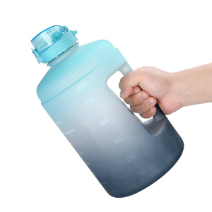 Bouteille d'eau en plastique personnalisée de 128 oz avec paille, portable, pour la gym et les sports de plein air, à boire directement – Vente chaude - Product Image 3