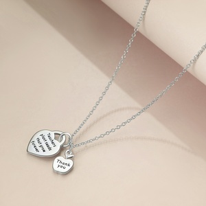Collier en argent sterling 925 gravé « Les enseignants plantent des graines qui grandissent à jamais » avec un petit pendentif pomme - Product Image 4