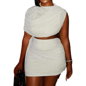 VOIKERDR Conjunto de 2 piezas para mujer, top corto con cuello simulado, minifalda ajustada de cintura alta, sin mangas, para fiesta - Product Image 3