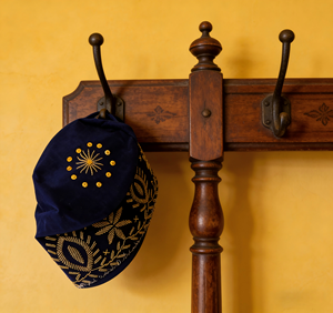 Chapeau traditionnel Asinde classique pour homme, en soie écologique respirante, motif feuille, idéal pour mariage, événement religieux, toutes saisons - Product Image 1