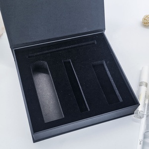 Boîtes cadeaux rigides magnétiques noires personnalisées avec insert en mousse EVA sur mesure pour l'emballage de sérum de soin de la peau et de coffrets beauté - Product Image 5