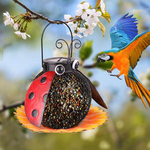 Mangeoire à oiseaux solaire Oniya en métal anti-écureuils avec lumière LED pour l'extérieur, décoration de jardin unique - Product Image 1