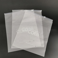 T-shirt d'emballage en plastique à fermeture éclair en PE givré translucide imprimé de logo personnalisé très vendu sacs zip-lock en poly pour vêtements