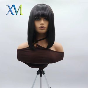 Perruque courte bob de 12 pouces <span class=keywords><strong>avec</strong></span> dentelle frontale, en fibre haute température, sans colle, base en dentelle transparente, raie au milieu, aspect naturel, franges droites - Product Image 1