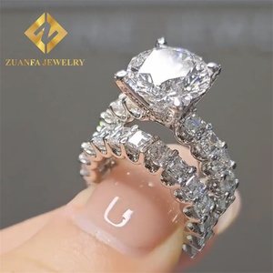 Anillo de Compromiso Personalizado de Oro Blanco de 10K con Media Banda de Moissanita, Diseño de Lujo con Corte Redondo + Corte Asscher - Product Image 6