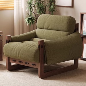 Sillón moderno con marco de madera maciza y cómoda tapicería de tela verde oliva, perfecto para interiores de casas con estilo - Product Image 1