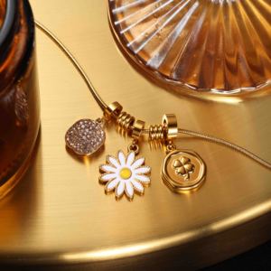 จี้สร้อยคอรูปดาว หัวใจ ใบโคลเวอร์สี่แฉก ดอกเดซี่ ประดับด้วยคริสตัลหลากสีสัน สแตนเลสสตีล สำหรับผู้หญิง - Product Image 5