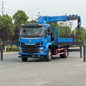 Grue télescopique montée sur camion 4x2 de 8 tonnes personnalisée avec benne de chargement pour levage de charges de construction - Product Image 4