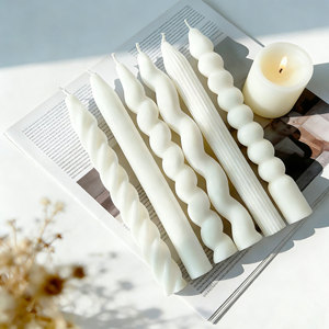 Bougies blanches coniques de formes variées, bougies spirales ondulées uniques pour la décoration intérieure - Product Image 3