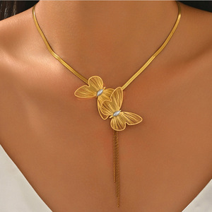 Collier YF8469 de luxe exquis à double <span class=keywords><strong>papillon</strong></span> et pompon, plaqué or 18 carats, en acier inoxydable étanche, avec chaîne serpent plate en perles - Product Image 2