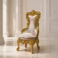 Chaise à dossier haut sculptée en or ornée, tissu jacquard, style baroque royal pour salon de villa