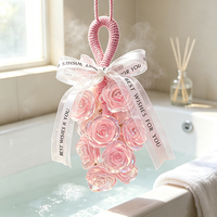 Savon artisanal suspendu en forme de grappe de roses multicolores, idéal comme souvenir de mariage, avec option boîte cadeau, vente en gros