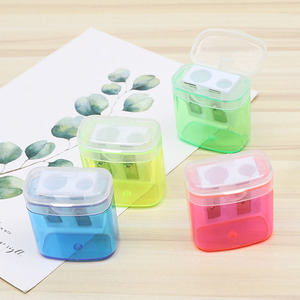 Taille-crayon manuel en plastique à double trou avec capuchons, prix d'usine, usage polyvalent, coloré et pratique - Product Image 6