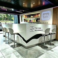 Comptoir de bar en surface solide blanche pour restaurant, hôtel, lounge bar avec logo