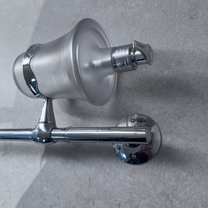 Support mural pour accessoires Solmet avec porte-savon intégré, en métal chromé laqué et verre acrylique givré, style minimaliste moderne - Product Image 6