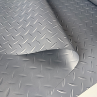 Rouleau de tapis de voiture en PVC ignifuge antidérapant 2,0 mm |   Plancher en acier pour véhicules ferroviaires, camions et remorques, facile à nettoyer