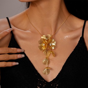 Européen Américain Métal Fleur Géométrique Collier Lumière De Luxe Rétro Vintage Bracelet Distinctif Style Hip Hop Chaînes Bijoux - Product Image 6