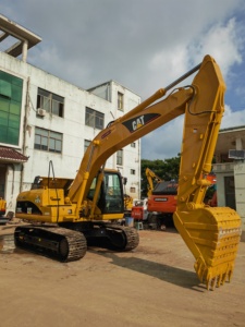 Excavatrice sur chenilles d'occasion Cat 320C, 20 tonnes, moteur Caterpillar 3066, faible nombre d'heures, certifiée CE, prête à être expédiée - Product Image 2