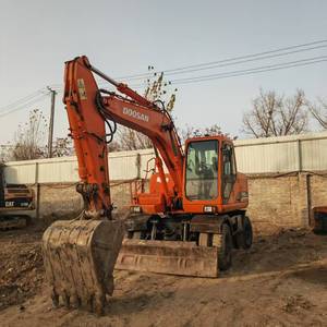 Excavadora de ruedas Doosan DH150w-7 de 15 toneladas, usada, con motor original, maquinaria de construcción para movimiento de tierras, en venta a bajo precio. - Product Image 1