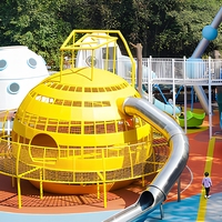 Structure de jeu extérieure sur mesure en acier inoxydable avec toboggan et filet d'escalade, thèmes fusée spatiale, planète, OVNI ; Équipement de jeu extérieur non motorisé