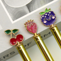 Lot de stylos bille en métal en gros avec embouts émaillés fruits (cerise, orange, raisin), rechargeables, corps doré