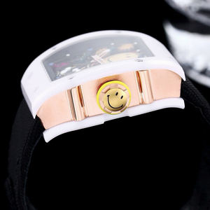 Reloj Mecánico con Forma de Barril, Diseño Divertido y Creativo, Esfera 3D con Sonrisa Arcoíris, Caja Blanca, Correa de Tela Negra - Product Image 4