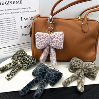 Gantungan Kunci Pita Lucu, Liontin Tas Plush, Aksesoris Tas Pita Modis untuk Dekorasi Tas Wanita, Grosir