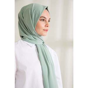 ผ้าพันคอไหมสีเขียวอมฟ้าแบบเรียบง่าย รุ่นเมดินา - Product Image 1