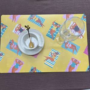 مفرش عشاء كلاسيكي على شكل فتاة على الشاطئ-مفرش طاولة غير تقليدي ونابض بالحياة للصيف مورد من الشركة المصنعة - Product Image 1