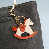 Porte-clés de voiture en cuir personnalisé 2026, accessoires porte-clés animal, breloque de sac, ornement, pendentif, porte-clés de luxe de créateur