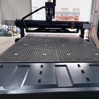 Centre de routage CNC polyvalent pour le bois avec changeur automatique pour la fabrication complète d'armoires de cuisine