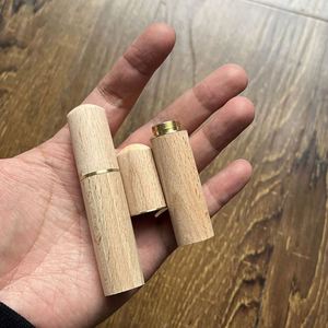 Mini étui à cure-dents en bois, boîte de rangement pour cure-dents en bois de hêtre de poche pour la maison et les voyages - Product Image 1