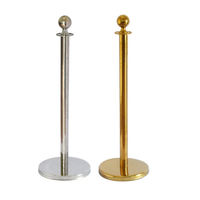 Poteau de barrière de file d'attente en acier inoxydable anti-reflet IP10 avec corde rétractable rouge pour décoration de mariage