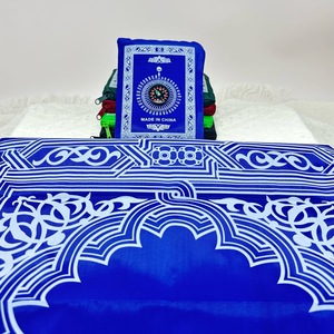 Tapis de prière imprimé tendance avec boussole pour les voyages et la prière en extérieur des musulmans - Product Image 2