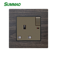 Enchufe de Pared con Logotipo Personalizado Tipo Hotel 86, de Aluminio, con Cable de Alimentación, Estándar UK 13A, Esquinas Cuadradas, con Interruptor e Indicador Luminoso