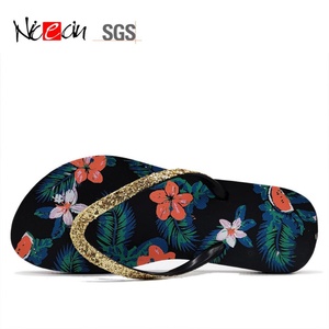 Chanclas de Moda con Brillantina al por Mayor para Mujer, Sandalias de Playa con Estampado de Sandía Tropical, Antideslizantes, de Goma Suave, Directo de Fábrica - Product Image 1