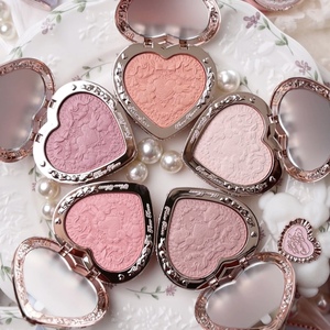 Flower Knows Nouvelle Collection Bunny Garden Poudre de blush gaufrée lyophilisée, couleur d'ambiance éclatante, forme cœur d'amour - Product Image 2