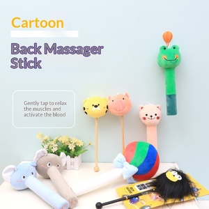 Marteau de massage créatif en forme de chien de dessin animé, mignon, en peluche super douce avec rembourrage en coton PP, pour tapotement du dos - Product Image 2