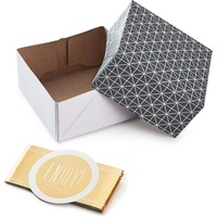 Petite boîte cadeau avec un ruban, idéale pour offrir et préparer des surprises, personnalisable selon les besoins
