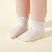 Jingwen OEM vente en gros cinq paires de chaussettes pour bébé en coton respirant blanc pur pour bébé