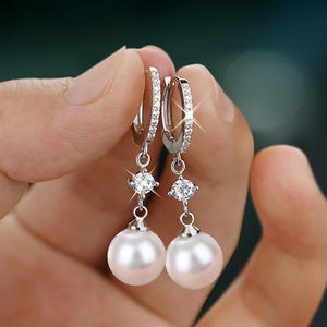 Orecchini Pendenti con Perle Mikimoto in Argento 925 Placcato Oro Bianco, Gioielli Classici da Sposa per Donna con Accento di Diamanti a Forma di Sfera - Product Image 4