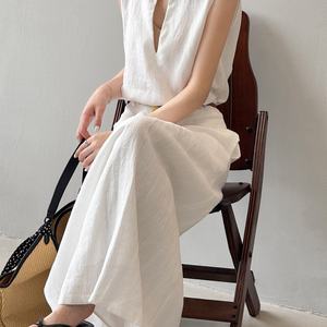 Ensemble en lin tendance 2025 pour femme : haut rayé et jupe midi à volants (2 pièces) - Product Image 3