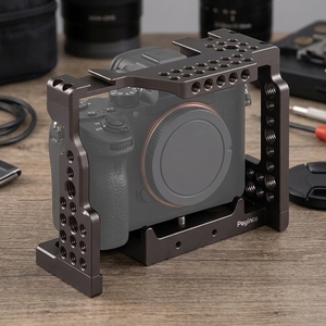 DMIDITIR Jaula de aluminio para cámara con soporte de zapata fría para A7M3/<span class=keywords><strong>A7III</strong></span>/A73/A7RIII/A7R3/A7II/A7S II/A7R II - Product Image 3