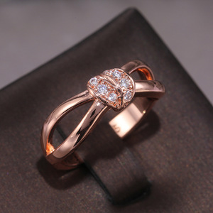 Anello semplice con micro pietre intarsiate, delicato ornamento creativo per le dita da donna - Product Image 2